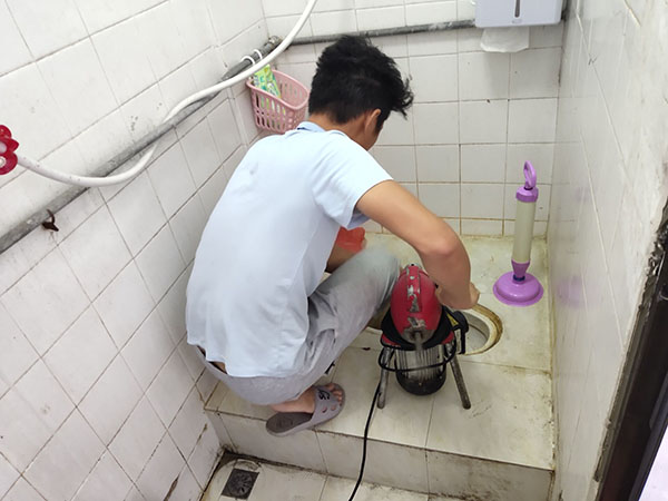繁昌肥皂掉到马桶里把马桶堵住了怎么办？马桶堵住了怎么办